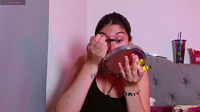 Snapshot of Red-moon1 chatting on November 28, 4:59 am Red-moon1 online show from November 28, 4:59 am