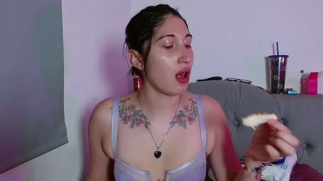 Snapshot of Red-moon1 chatting on November 30, 5:11 am Red-moon1 online show from November 30, 5:11 am