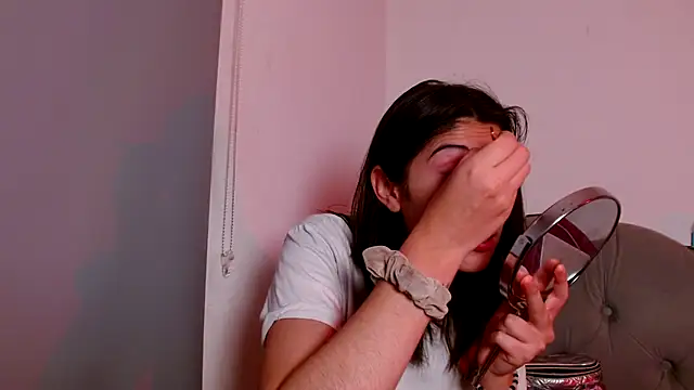 Snapshot of Red-moon1 chatting on December 3, 6:43 am Red-moon1 online show from December 3, 6:43 am