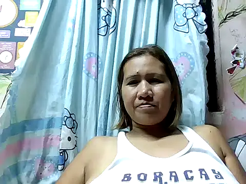 Snapshot of sweet_smile4u chatting on October 24, 9:28 am sweet smile4u online show from October 24, 9:28 am