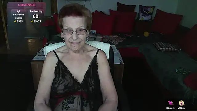 HeisseomaOriginal online show from October 19, 7:20 am