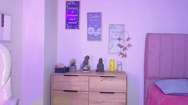 Snapshot of bluee_hazell chatting on October 23, 11:31 am bluee hazell online show from October 23, 11:31 am