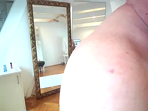 Snapshot of tobi_jerker chatting on September 29, 10:31 am tobi jerker online show from September 29, 10:31 am