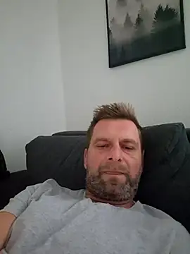 Snapshot of Mjn34 chatting on October 28, 7:23 am Mjn34 online show from October 28, 7:23 am