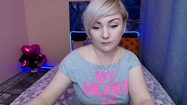 Snapshot of BlondPearl chatting on October 26, 9:42 pm BlondPearl online show from October 26, 9:42 pm