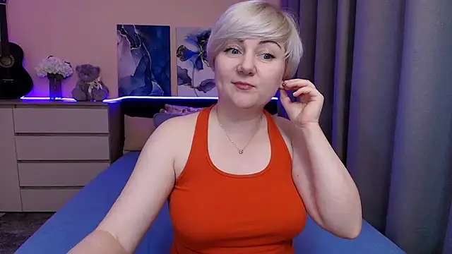Snapshot of BlondPearl chatting on June 23, 7:45 pm BlondPearl online show from June 23, 7:45 pm