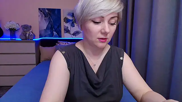 Snapshot of BlondPearl chatting on June 24, 9:03 pm BlondPearl online show from June 24, 9:03 pm