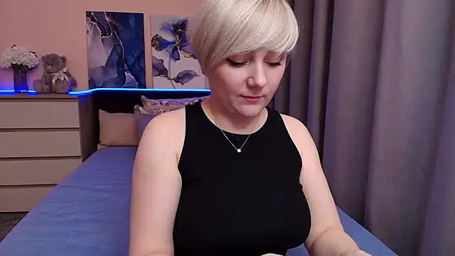 Snapshot of BlondPearl chatting on July 6, 7:49 pm BlondPearl online show from July 6, 7:49 pm