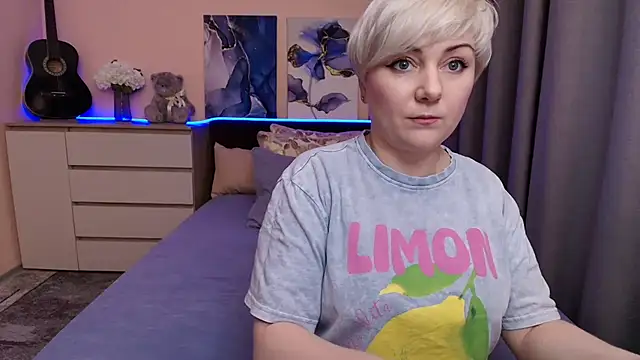 Snapshot of BlondPearl chatting on July 15, 9:53 pm BlondPearl online show from July 15, 9:53 pm