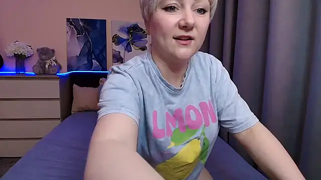 Snapshot of BlondPearl chatting on July 16, 8:37 pm BlondPearl online show from July 16, 8:37 pm