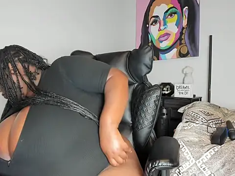Snapshot of SexyHugeblackTitties chatting on October 8, 12:58 pm SexyHugeblackTitties online show from October 8, 12:58 pm