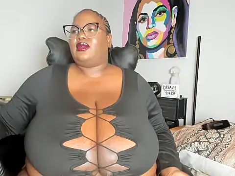Snapshot of SexyHugeblackTitties chatting on October 12, 3:16 am SexyHugeblackTitties online show from October 12, 3:16 am