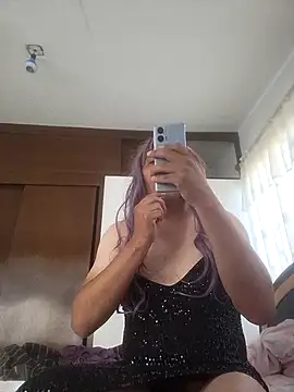 Snapshot of karlaalva chatting on May 14, 1:51 pm karlaalva online show from May 14, 1:51 pm