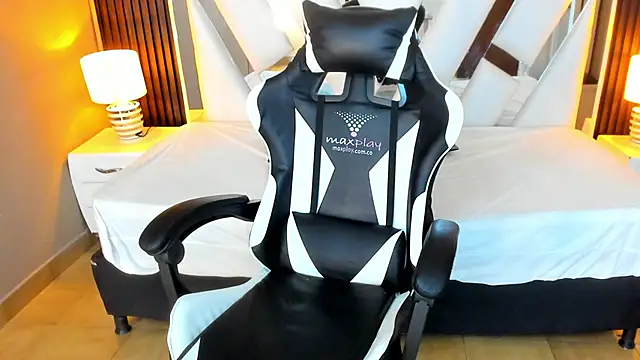 Linda4Petite online show from October 8, 6:05 pm