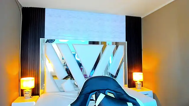 Linda4Petite online show from November 3, 6:20 pm