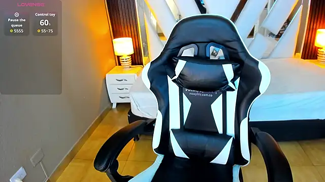 Linda4Petite online show from November 21, 6:06 pm