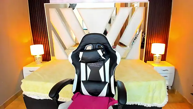 Linda4Petite online show from December 3, 6:28 pm