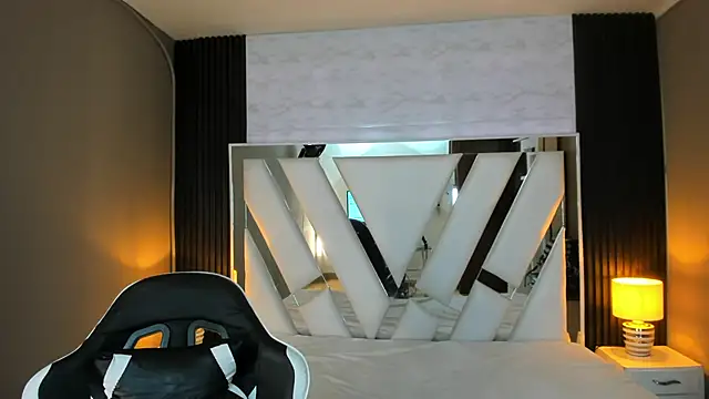 Linda4Petite online show from December 16, 6:24 pm