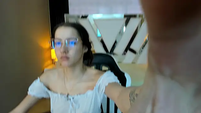 Linda4Petite online show from January 10, 6:31 pm