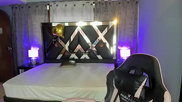Snapshot of Linda4Petite chatting on June 13, 6:50 pm Linda4Petite online show from June 13, 6:50 pm