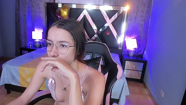 Linda4Petite online show from July 12, 2:30 pm