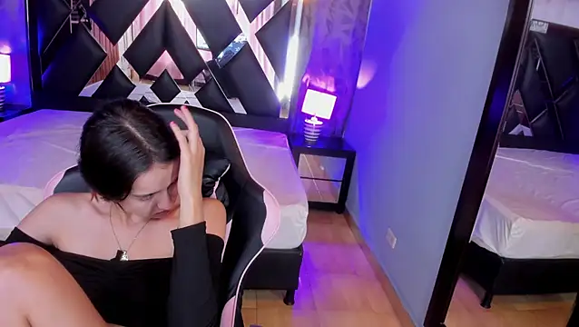 Linda4Petite online show from July 27, 6:15 pm