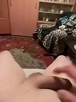 Snapshot of Robertino21cm chatting on December 15, 9:41 pm Robertino21cm online show from December 15, 9:41 pm