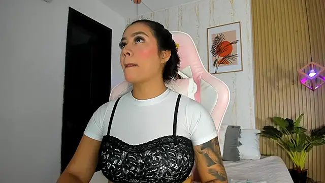 CameronCollins  online show from October 31, 7:37 pm