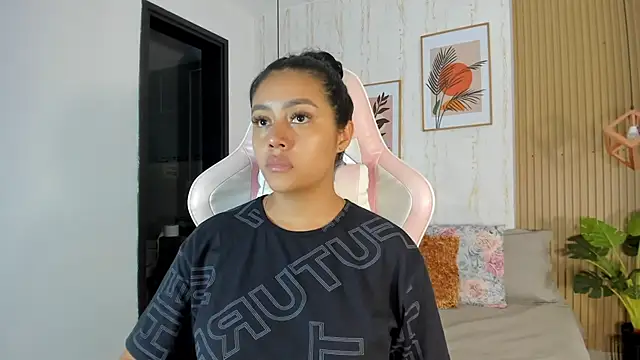 CameronCollins  online show from December 18, 8:37 pm