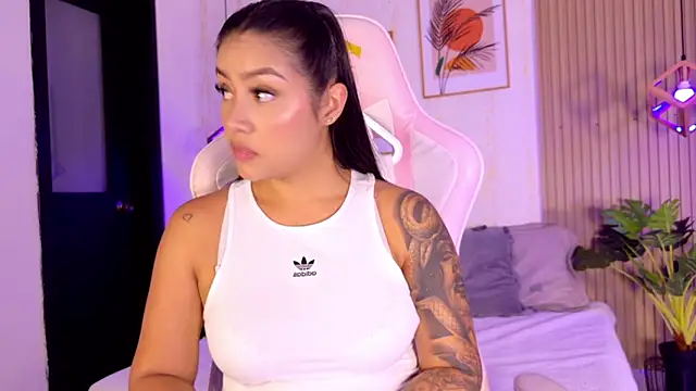 CameronCollins  online show from February 26, 7:24 pm