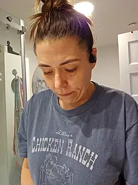 Ellie-L-Elizabeth online show from April 30, 1:28 pm