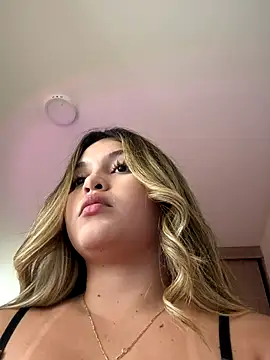 lunablossom  online show from November 10, 9:36 pm