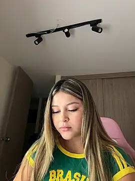 lunablossom  online show from February 19, 12:17 am