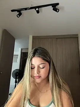 Snapshot of lunablossom_ chatting on July 13, 11:07 pm lunablossom online show from July 13, 11:07 pm