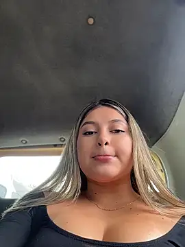 Snapshot of lunablossom_ chatting on July 18, 8:45 pm lunablossom online show from July 18, 8:45 pm