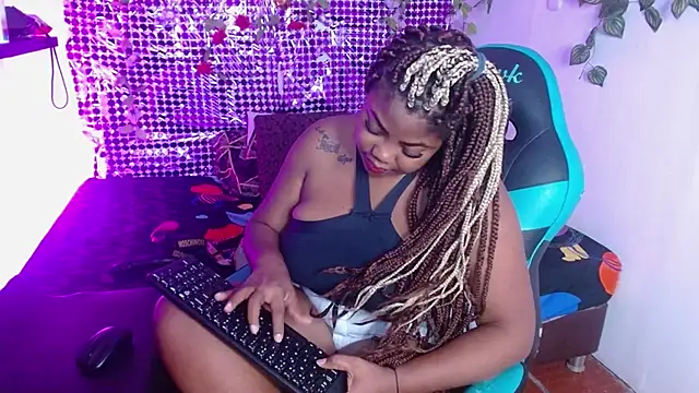 Snapshot of niawk_ chatting on November 25, 4:40 pm niawk online show from November 25, 4:40 pm