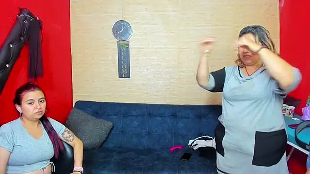 lesbiancuple online show from September 28, 1:00 am