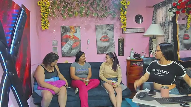 lesbiancuple online show from April 8, 12:16 pm