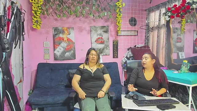 Snapshot of lesbiancuple chatting on May 30, 12:24 pm lesbiancuple online show from May 30, 12:24 pm