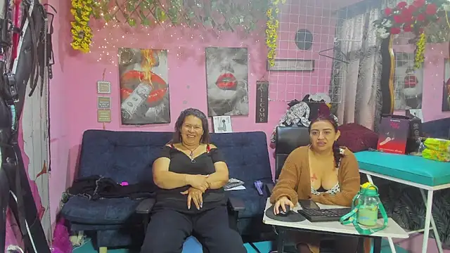 Snapshot of lesbiancuple chatting on June 12, 12:37 pm lesbiancuple online show from June 12, 12:37 pm