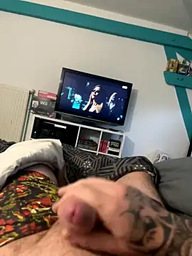 Snapshot of RenaudS-02 chatting on November 18, 7:13 am RenaudS-02 online show from November 18, 7:13 am