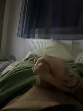 Snapshot of RenaudS-02 chatting on December 21, 12:51 am RenaudS-02 online show from December 21, 12:51 am