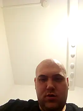 mario890605 online show from March 4, 10:16 pm