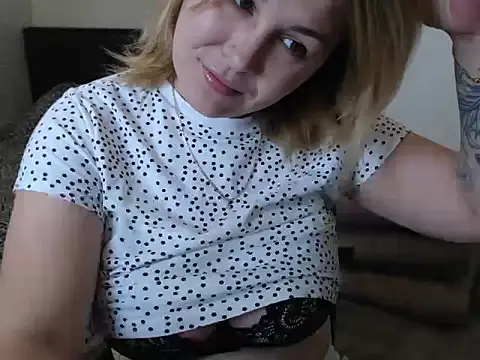 Snapshot of leeilawow chatting on May 26, 6:20 am leeilawow online show from May 26, 6:20 am