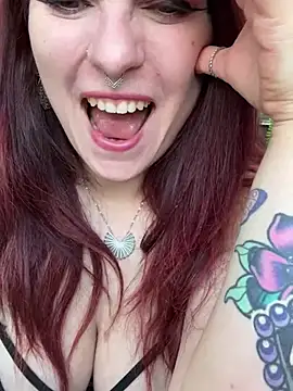 LunaMoongirl online show from March 4, 1:28 pm