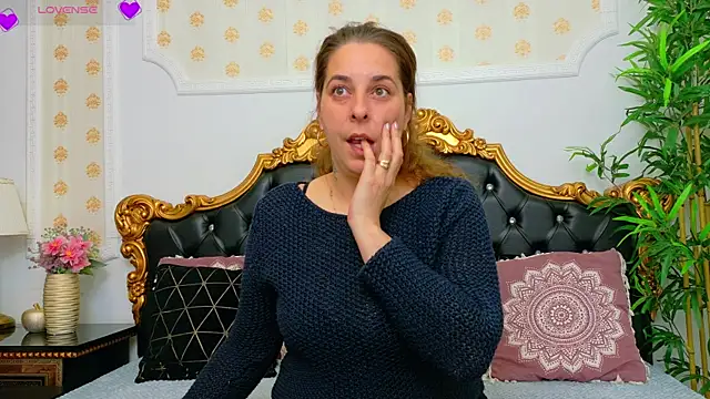 KarinaNoir online show from April 25, 3:53 am