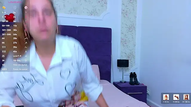 Snapshot of KarinaNoir chatting on July 9, 3:54 am KarinaNoir online show from July 9, 3:54 am