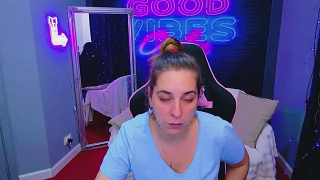 Snapshot of KarinaNoir chatting on July 28, 3:46 am KarinaNoir online show from July 28, 3:46 am