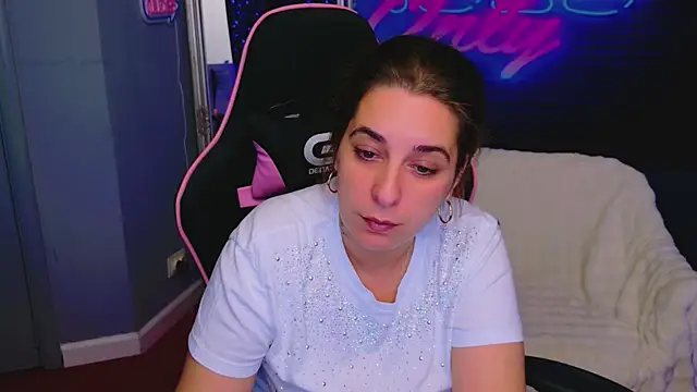 Snapshot of KarinaNoir chatting on July 31, 4:12 am KarinaNoir online show from July 31, 4:12 am