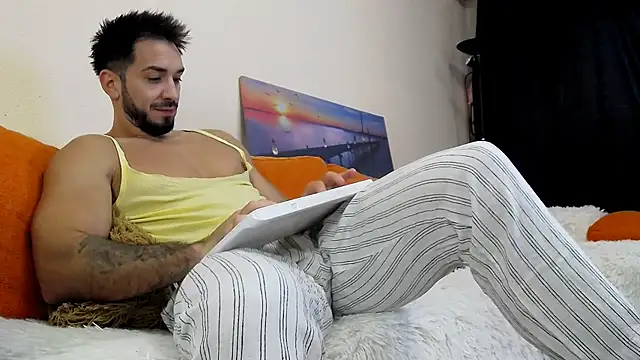 Snapshot of MichaelWills chatting on November 6, 5:30 am MichaelWills online show from November 6, 5:30 am